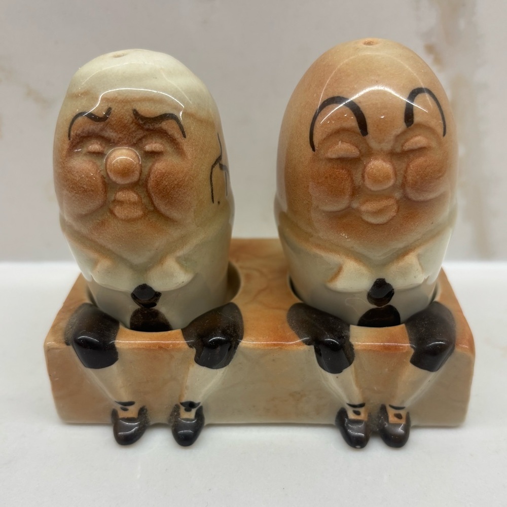 Vintage Humpty Dumpty Sitting on the Wall Vintage Salt & Pepper Set